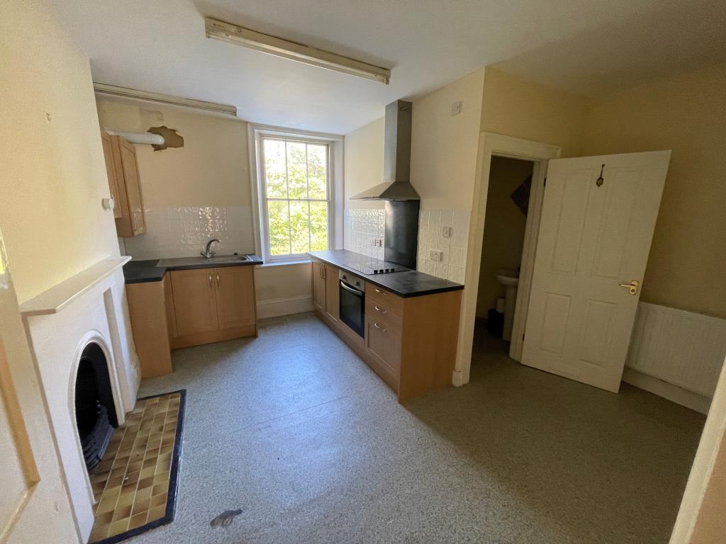 Lot: 133 - TWO ADJACENT BUILDINGS WITH POTENTIAL FOR CONVERSION - Kitchen on first floor